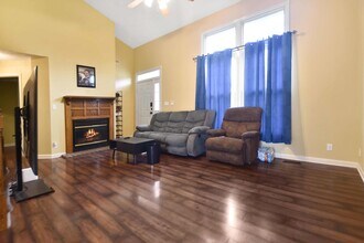 1122 Rosebrook Dr in Clarksville, TN - Foto de edificio - Building Photo