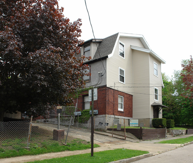 1345 Highbrook St in Akron, OH - Building Photo - Building Photo