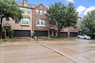 Room in Townhome on Chase Ln in Irving, TX - Foto de edificio - Building Photo