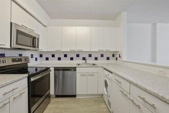 1500 Bay Rd, Unit S-0370 in Miami Beach, FL - Building Photo - Building Photo