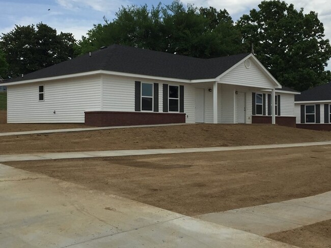 616 N Vine St in Hackett, AR - Foto de edificio - Building Photo