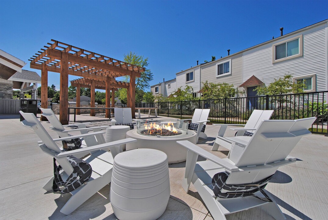 Mill Creek Townhomes in Ann Arbor, MI - Foto de edificio