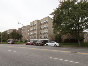 Loyola Beach Apartments in Chicago, IL - Building Photo - Building Photo