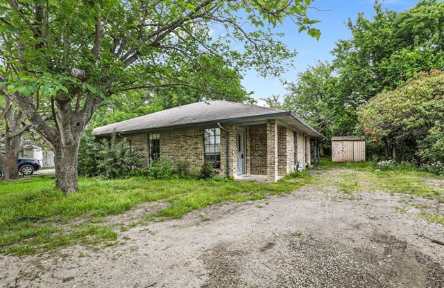 211 E Pritchard Ln in Blue Ridge, TX - Building Photo