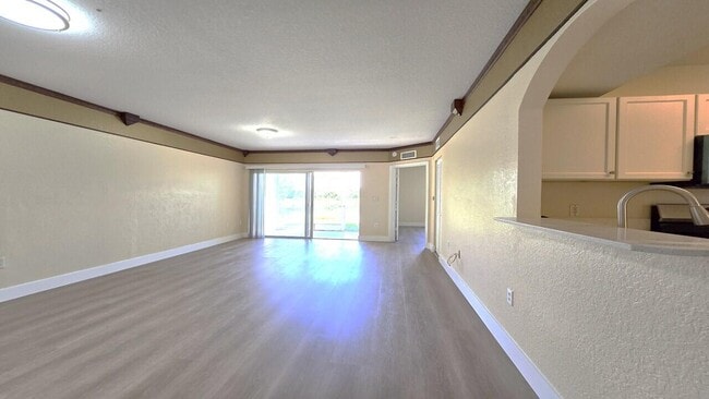 1157 Golden Lakes Blvd in Royal Palm Beach, FL - Foto de edificio - Building Photo