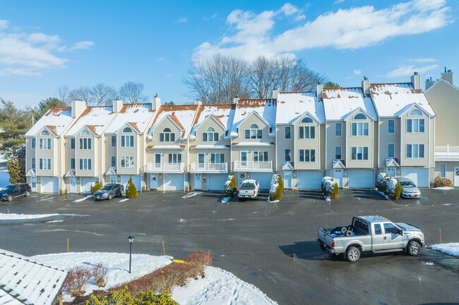 Hovey Square in Dracut, MA - Building Photo - Building Photo