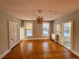 1860 E Main St in Mohegan Lake, NY - Building Photo