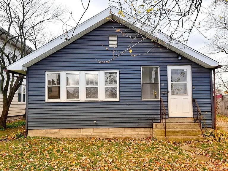 112 E Victoria St in South Bend, IN - Building Photo