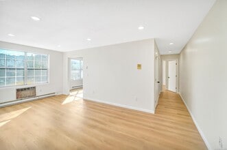 1744 Thomaston Ave in Waterbury, CT - Building Photo - Building Photo
