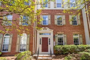 5673 Harrington Falls Ln in Alexandria, VA - Building Photo