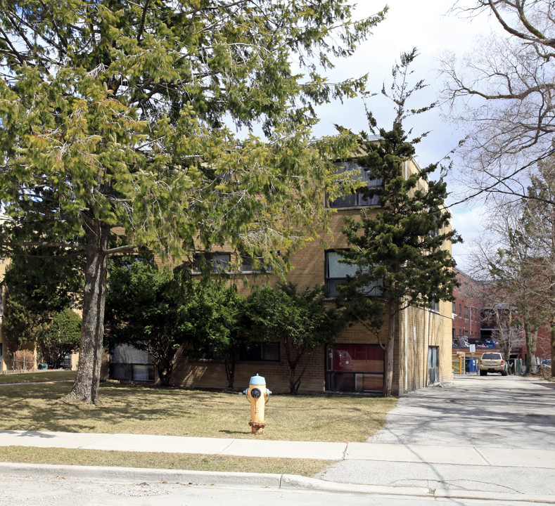 5 Rosseau Rd in Toronto, ON - Building Photo