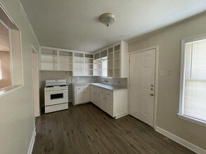 1238 Dona Dr in Corpus Christi, TX - Building Photo - Building Photo