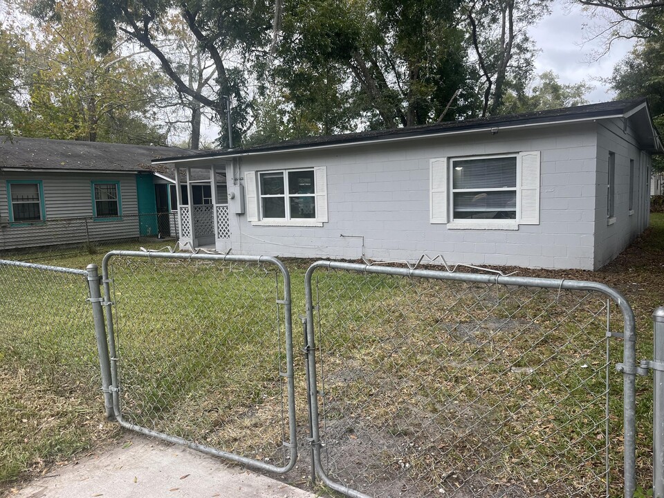 3251 Phyllis St in Jacksonville, FL - Building Photo