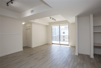 999 SW 1st Ave, Unit uph11 in Miami, FL - Building Photo - Building Photo