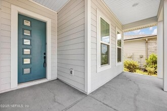 9755 Invention Ln in Jacksonville, FL - Foto de edificio - Building Photo