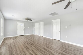 520 E Defee Ave in Baytown, TX - Building Photo - Building Photo