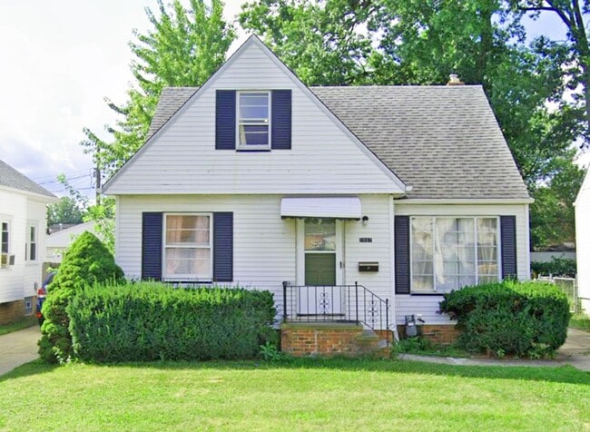property at 2817 Tuxedo Ave