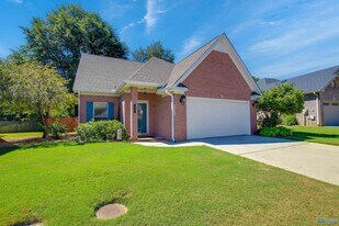 976 Tracey Ln in Decatur, AL - Building Photo