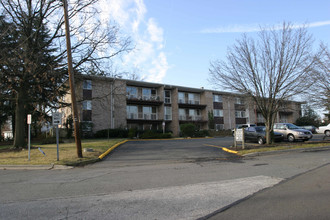 22 Manor Cir in Takoma Park, MD - Foto de edificio - Building Photo