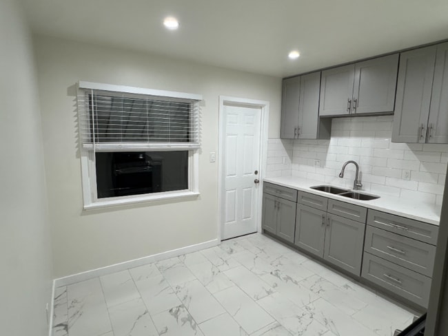 421 E Acacia Ave in Glendale, CA - Building Photo - Building Photo