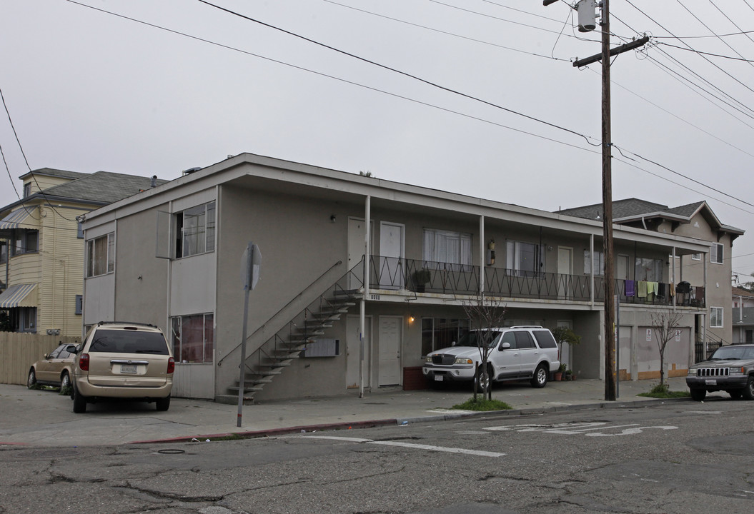 1100 E 17th St in Oakland, CA - Foto de edificio