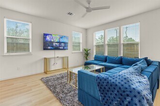 5505 Oakmont Villas Dr in Houston, TX - Building Photo - Building Photo