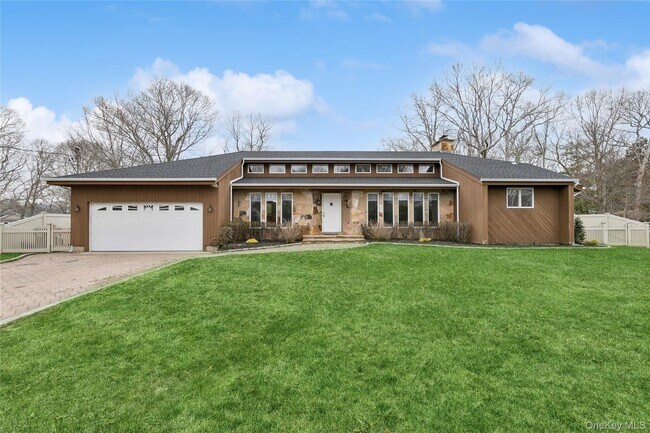 3 Harbor Rd in Hampton Bays, NY - Building Photo - Building Photo