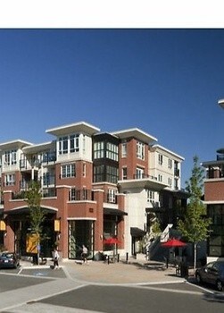 High Street in Surrey, BC - Building Photo