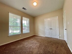 107 Long Meadow Ct in Clute, TX - Building Photo - Building Photo