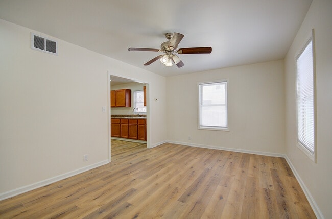 1815 Wilcox St in Crest Hill, IL - Foto de edificio - Building Photo