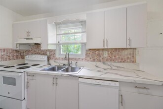 1250 NW 43rd St in Miami, FL - Building Photo - Building Photo