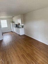 3257 NW 47th St in Miami, FL - Building Photo - Building Photo