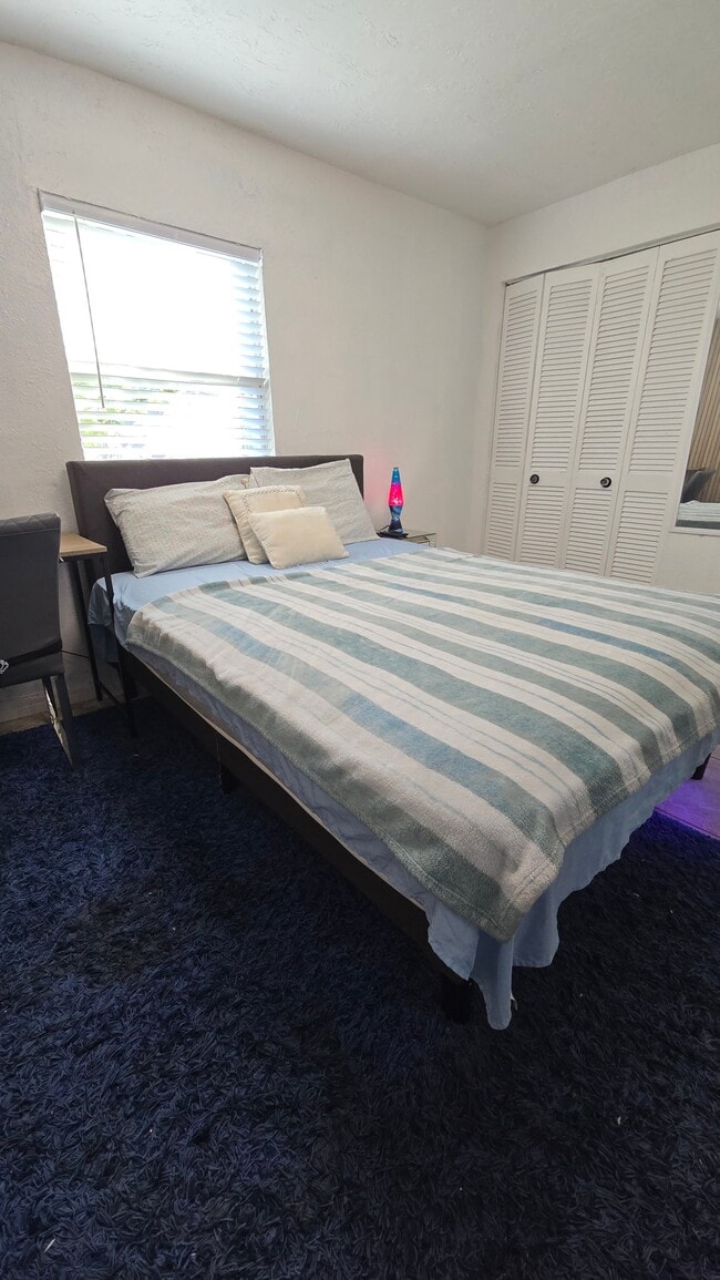 1085 NW 24th St, Unit A