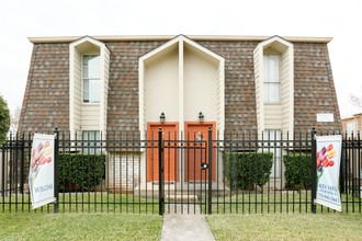 Alta Vista Townhomes in Pasadena, TX - Building Photo - Building Photo