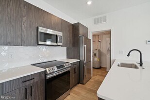 1419 W Grange Ave in Philadelphia, PA - Building Photo