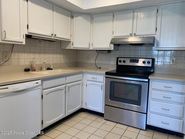142 Palmetto Ave in Indialantic, FL - Building Photo - Building Photo