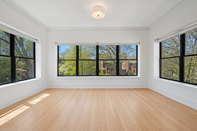 2755 Eastwood Ave in Evanston, IL - Building Photo - Building Photo