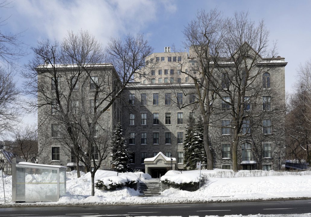 Le Manoir de Belmont in Montréal, QC - Building Photo