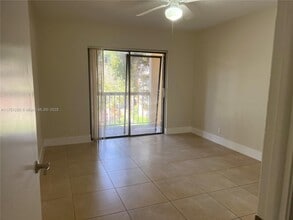 8180 Geneva Ct, Unit 326 in Doral, FL - Building Photo - Building Photo