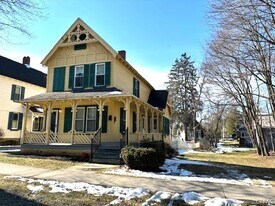 6 Fountain St in Clinton, NY - Building Photo