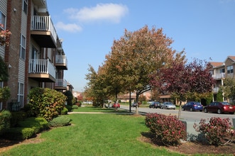 Forest View in Avenel, NJ - Foto de edificio - Building Photo