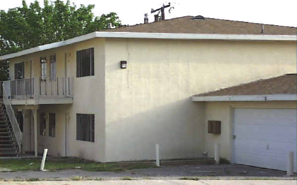 279 E 49th St in San Bernardino, CA - Foto de edificio - Building Photo