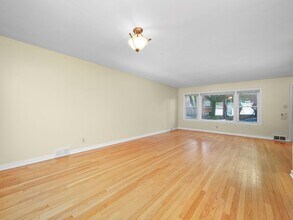 7754 S Yates Blvd in Chicago, IL - Building Photo - Building Photo
