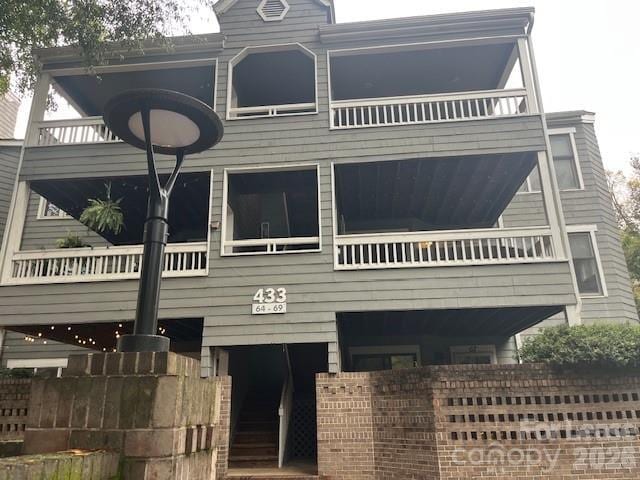 property at 433 W 8th St