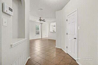 175 Katherine Way in San Antonio, TX - Foto de edificio - Building Photo