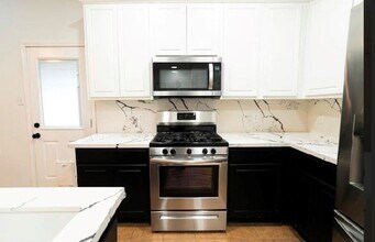 14413 Rosehedge Ct in Houston, TX - Building Photo - Building Photo