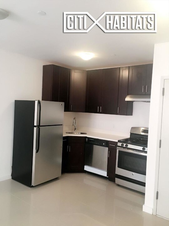 347 Nostrand Ave-Unit -3R in Brooklyn, NY - Building Photo