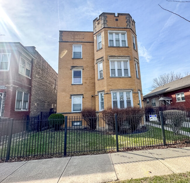 7926 S Luella Ave in Chicago, IL - Building Photo - Building Photo
