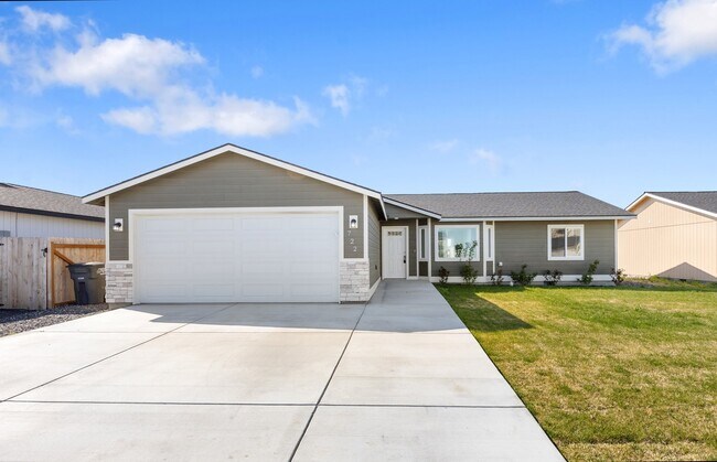 722 E Cascade St in Othello, WA - Foto de edificio - Building Photo