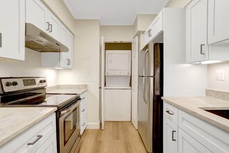 400 Madison St, Unit 806 in Alexandria, VA - Foto de edificio - Building Photo